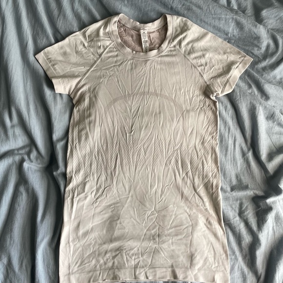 lululemon athletica Tops - LULULEMON SWIFTLY TECH SHORT SLEEVE